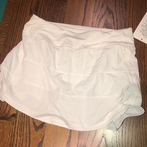 Lulu lemon white pace rival skirt size 4